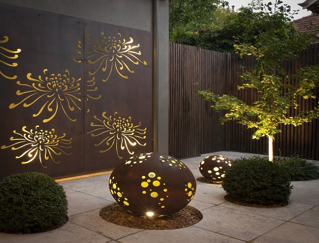 Sustainable beautiful corten steel garden screening