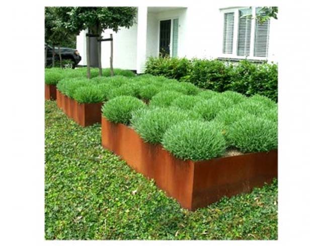 Bordure corten used in planter garden